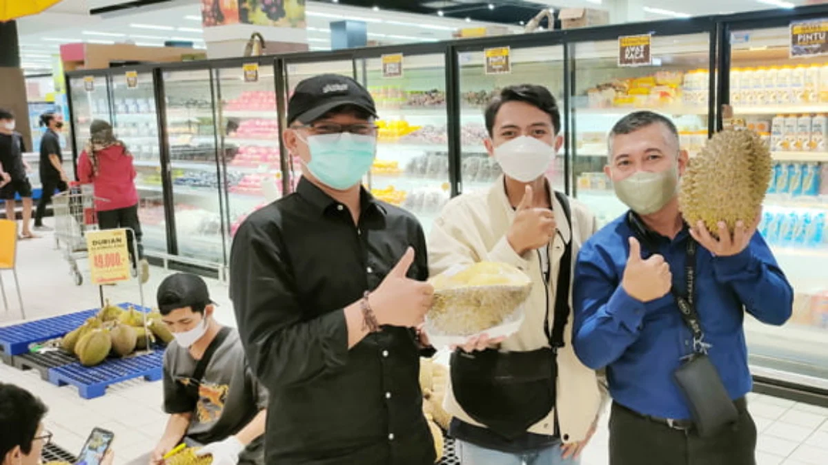 Berburu Durian Lezat di Plaza Asia