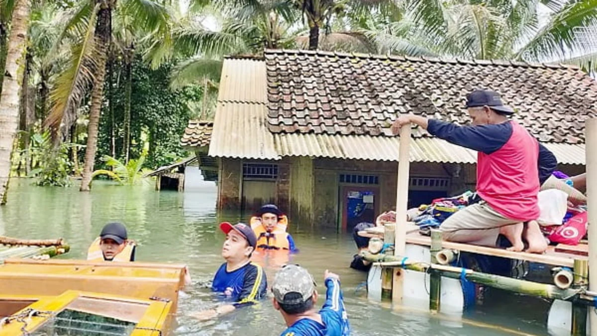 Desa Bunisari Masih Terendam Banjir