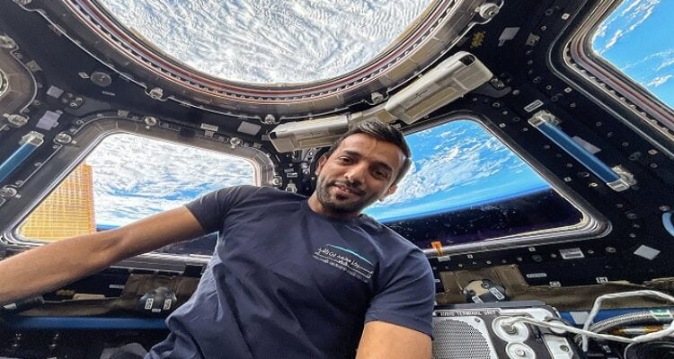 astronot muslim pertama dari Uni Emirat Arab