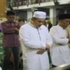 Pj Wali Kota Tasikmalaya Dr Cheka Virgowansyah melaksanakan tarawih perdana