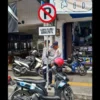 Dishub Pasang Rambu Larangan Parkir di Jalan Cihideung, Ketua KNPI : Pajangan Baru