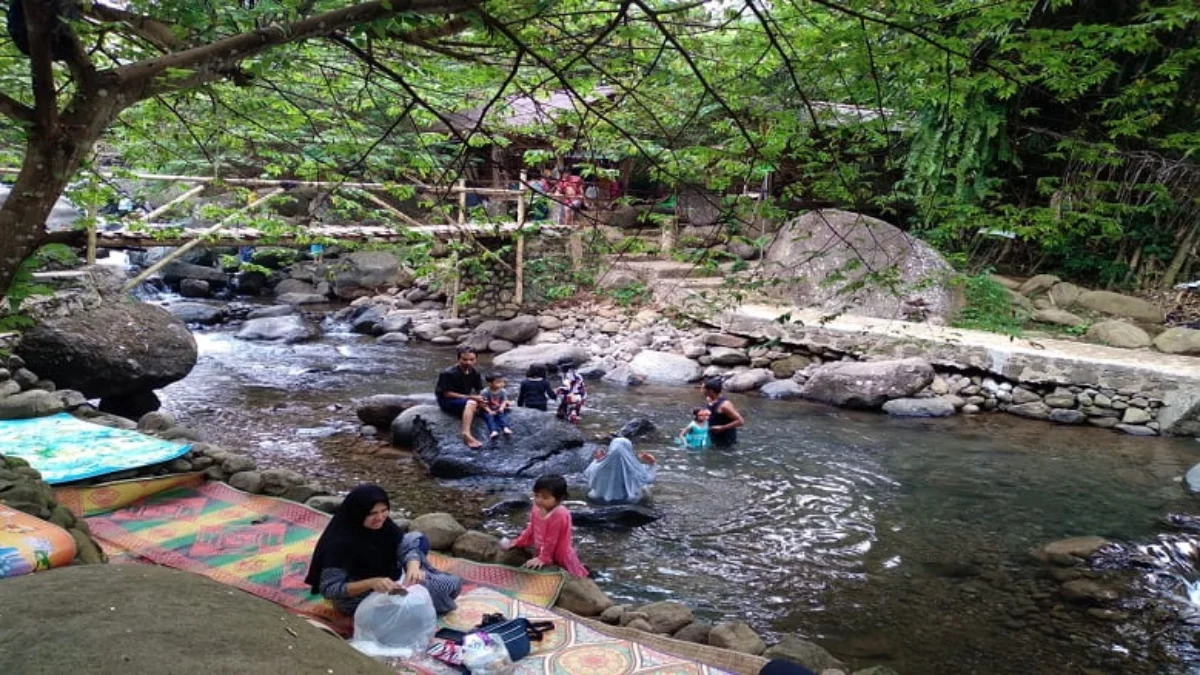 Wisata Air Sungai Cireong retribusi sektor wisata.