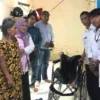 Bantuan kursi roda untuk lansia