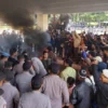 Warga Padakembang Kabupaten Tasikmalaya Demo Jalan Rusak