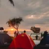Camping di pantai