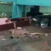 Banjir Tasikmalaya setelah hujan deras, banjir di pesantren Huda Manonjaya.