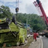 Nasib sopir truk terjun ke sungai di Tasikmalaya
