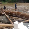 sampah di sungai ciwulan