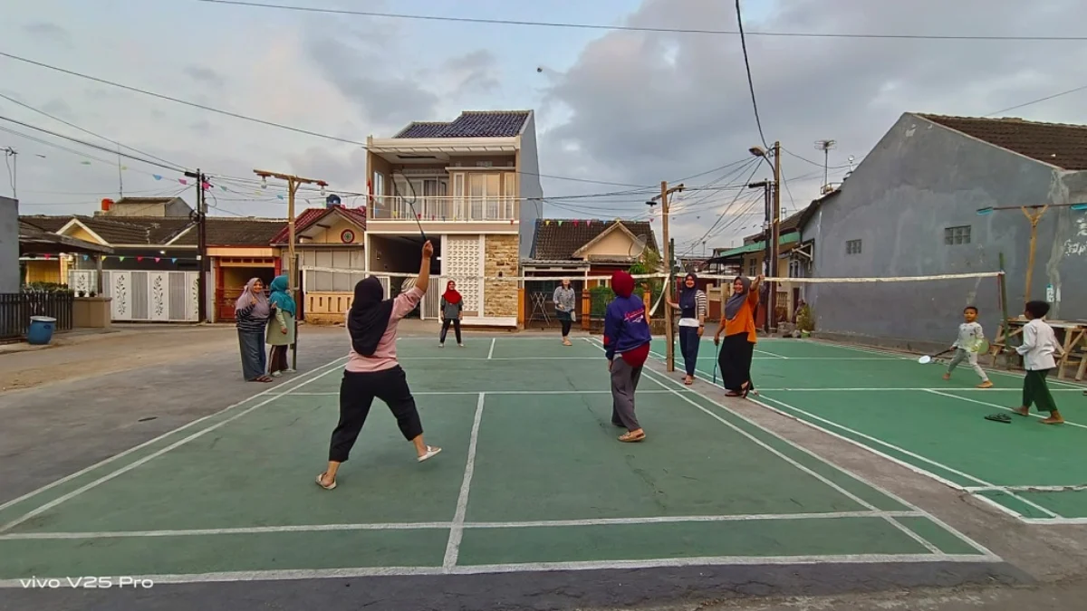 Sambut dan Meriahkan HUT RI Ke-78, Warga Perum Baitul Marhamah 2 Cisalak Gelar Turnamen Badminton