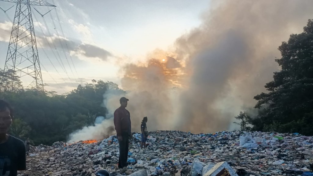 TPA Nangkaleah Kabupaten Tasikmalaya Terbakar