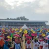Senam massal menggunakan payung geulis sebagai ikon paten kota tasikmalaya