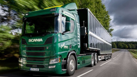 Ini Keren! Scania Kolaborasi dengan Akademisi Ciptakan Semi-Truk Hybrid Bertenaga Surya