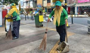 srikandi kebersihan penyapu jalanan