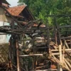 rumah warga di kecamatan jamanis kabupaten tasikmalaya terbakar