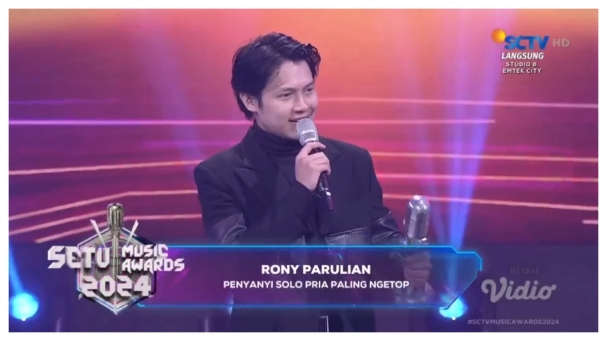 Rony Parulian Raih Piala SCTV Music Awards 2024