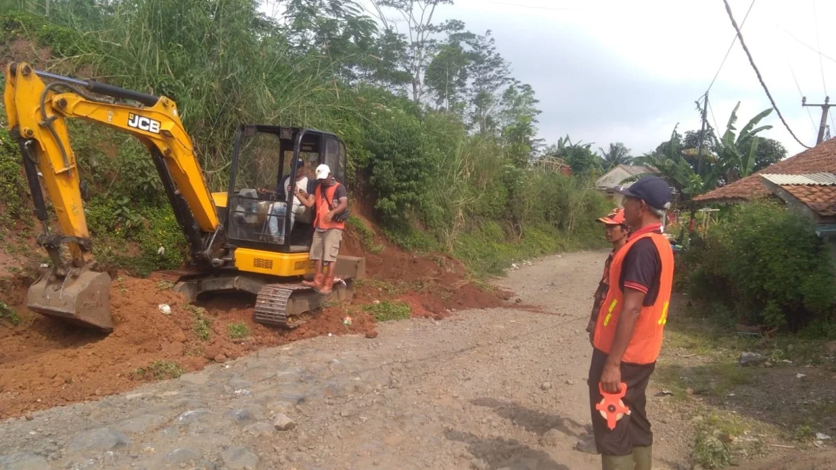 jalan di kabupaten tasikmalaya rusak berat