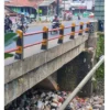 sampah di jembatan cigayam di Jalan Raya Sindangkasih-Cikoneng